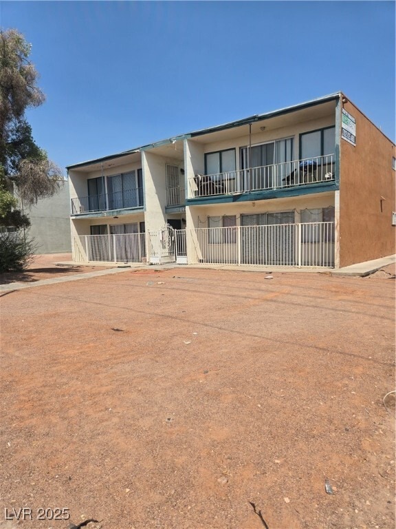 Building Photo - 1402 E Desert Inn Rd