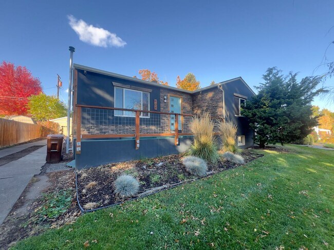 Foto del edificio - Non-Refundable & Security Deposit Total: $2300.00