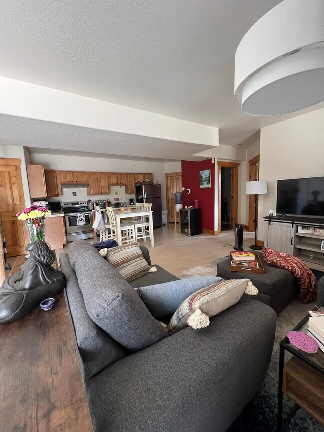 Foto del edificio - 24366 Cody Park Rd