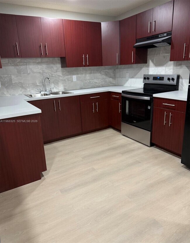 Foto del edificio - 1330 NW 7th Pl