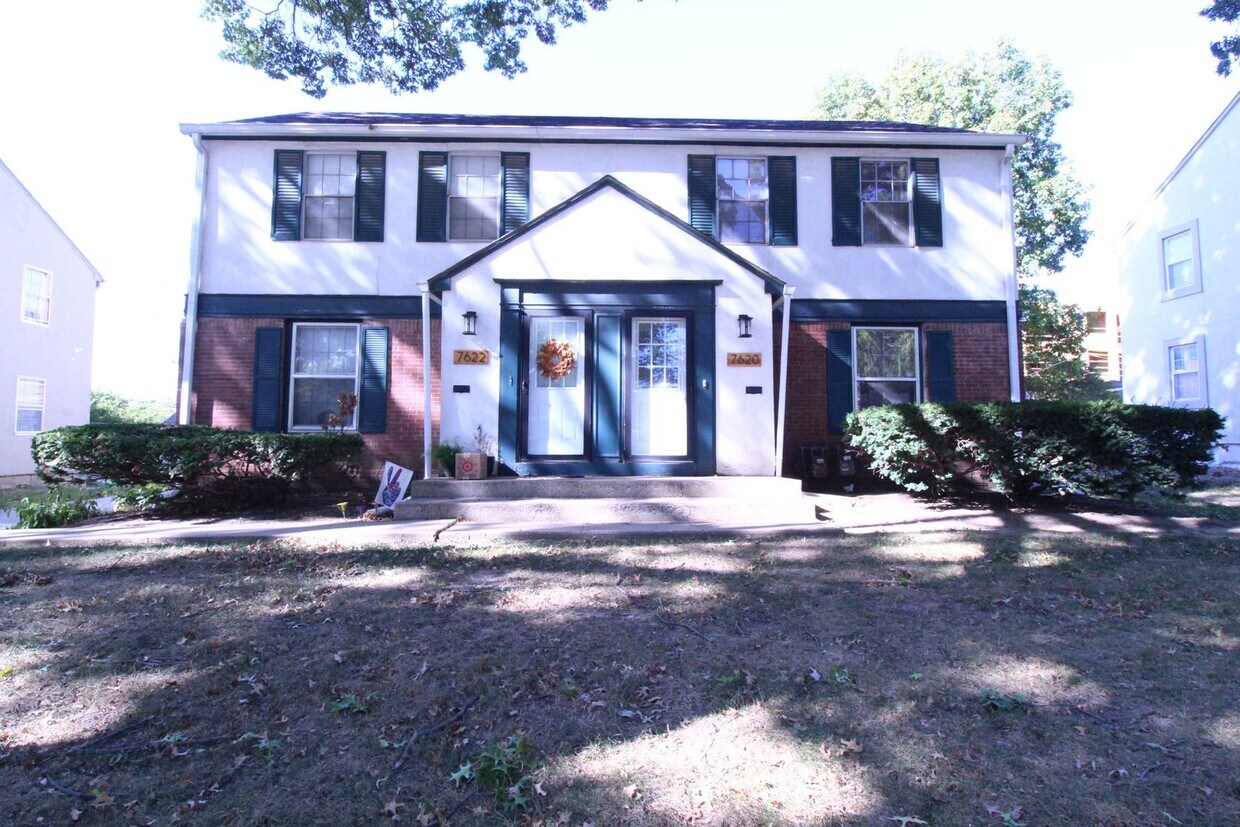 Foto principal - December FREE On This 2 Bedroom 1 Bath Duplex In The Waldo Area