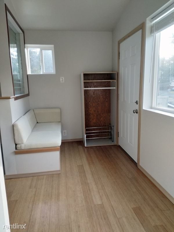 Primary Photo - 1 br, 1 bath Apartment - 914 NE Serpentine Pl