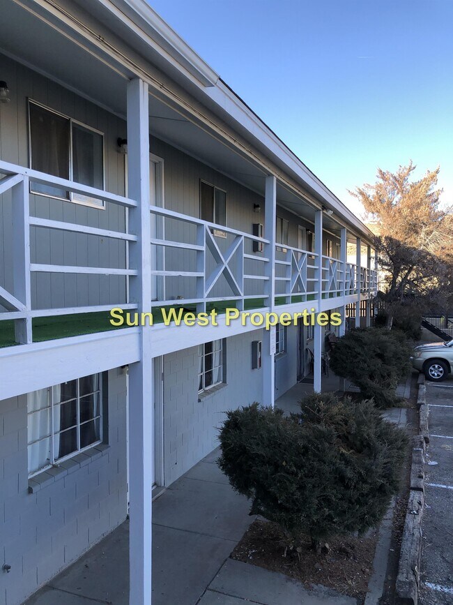 Building Photo - 905 Walnut Dr