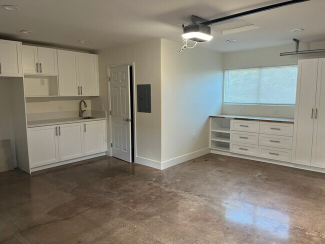 Building Photo - 5656 Soledad Rd