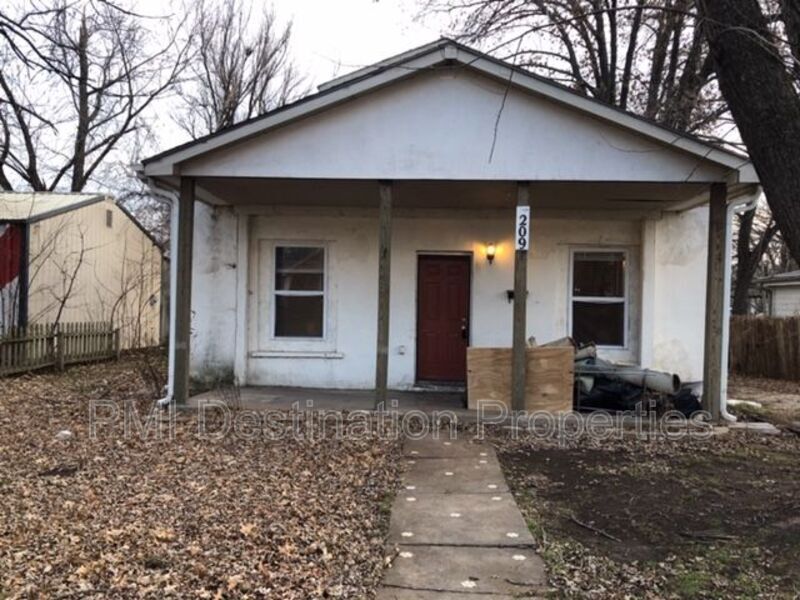 Foto principal - 209 E Mill St