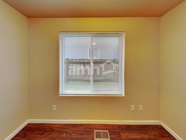 Building Photo - 37828 Hamilton Ridge Dr