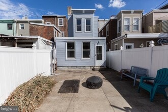 Building Photo - 1320 E Columbia Ave