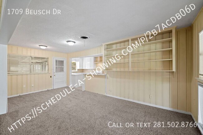 Foto del edificio - AVAILABLE NOW!