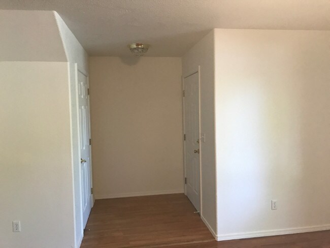 Building Photo - 506 Starflower Ln