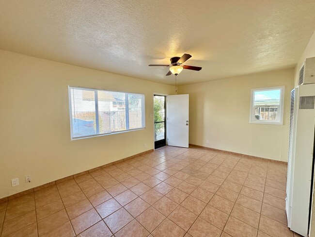 Foto del edificio - UPCOMING 2 BED 1 BATH COZY CASITA AVAILABLE 5/15/26!!
