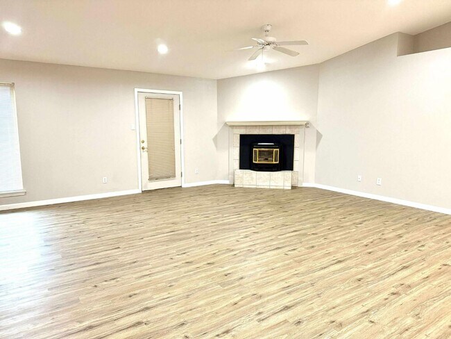 Foto del edificio - 305 E Mescalero Rd