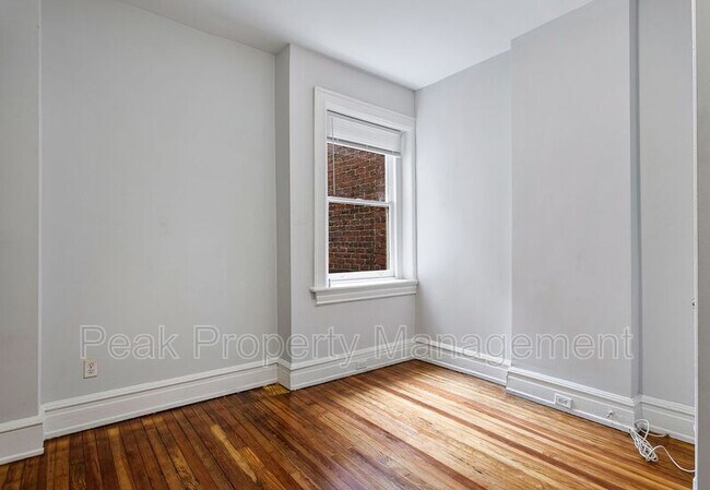 Building Photo - 1126 Hull St