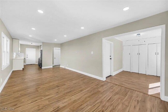 Foto del edificio - 3211 W 121st St