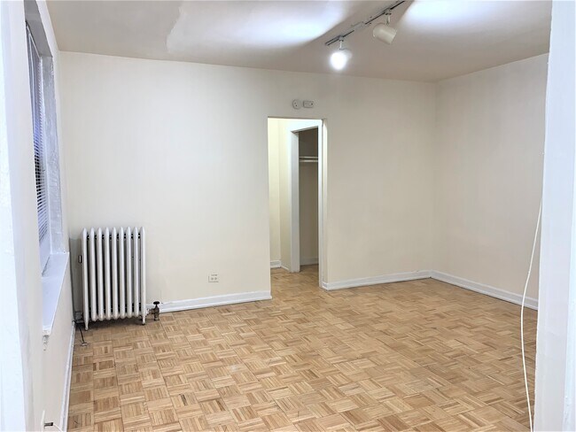 Foto del edificio - 644 Wrightwood W Ave