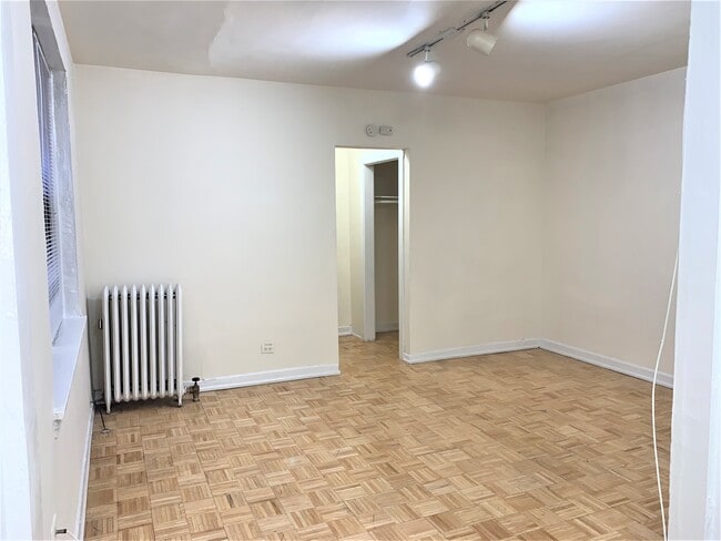 Building Photo - 644 Wrightwood W Ave