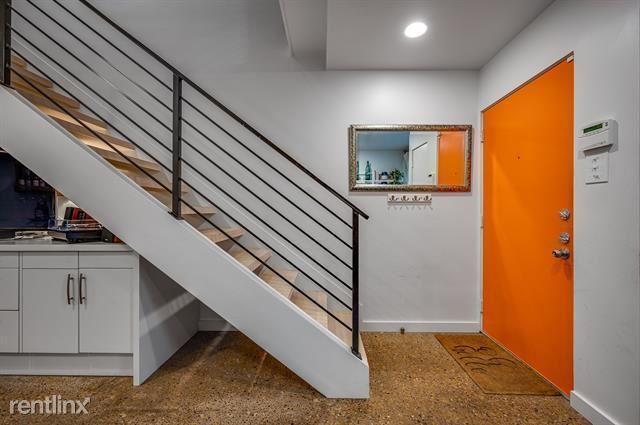 Building Photo - 1 br, 1 bath Condo - 2727 Hood St Apt 105