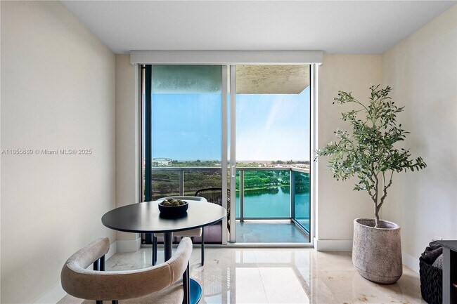 Foto del edificio - 2641 N Flamingo Rd