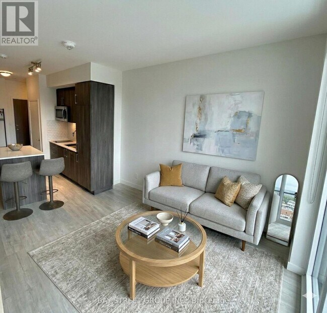 Photo du bâtiment - 576 Front St W