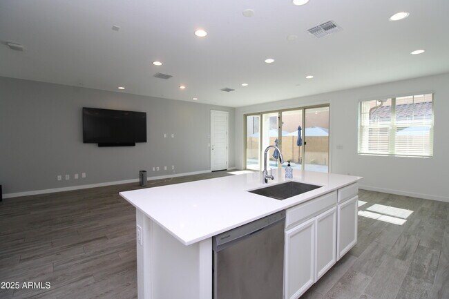 Foto del edificio - 9928 E Tahoe Ave