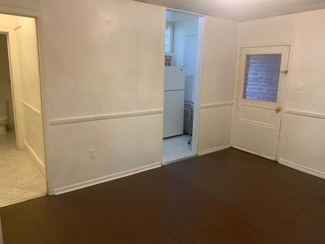 Building Photo - 1st Floor 1 Bedroom Apartment-York City SD