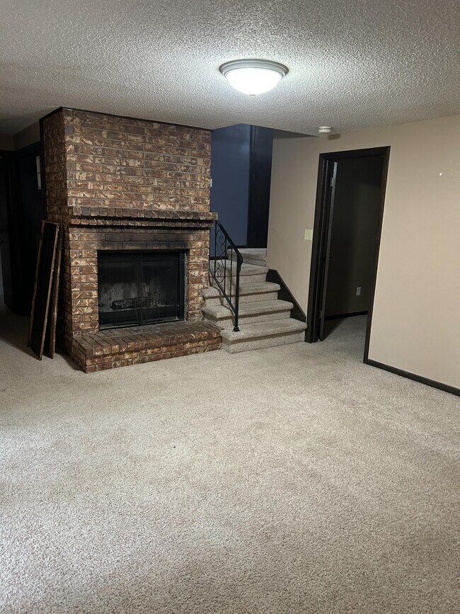 Building Photo - 221 E Parklane St