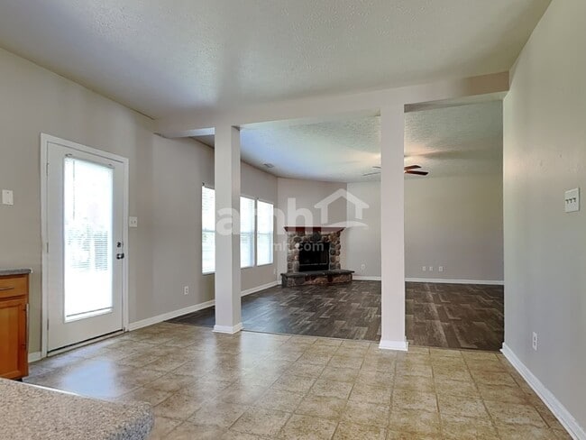 Building Photo - 12831 Silvaire Farm Rd