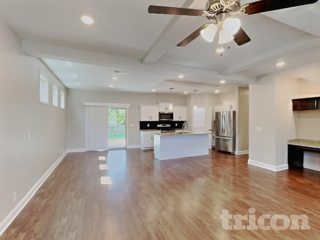 Building Photo - 124 Lucerne Ln