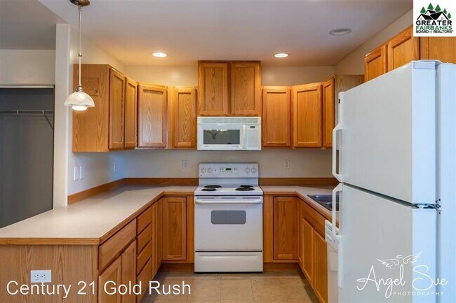 Building Photo - 2 br, 1.5 bath House - 1046 Dogwood St. #5