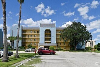 Building Photo - 2828 Tennis Club 502 Dr