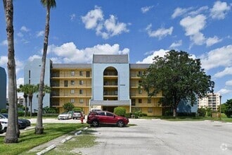 Building Photo - 2828 Tennis Club 502 Dr
