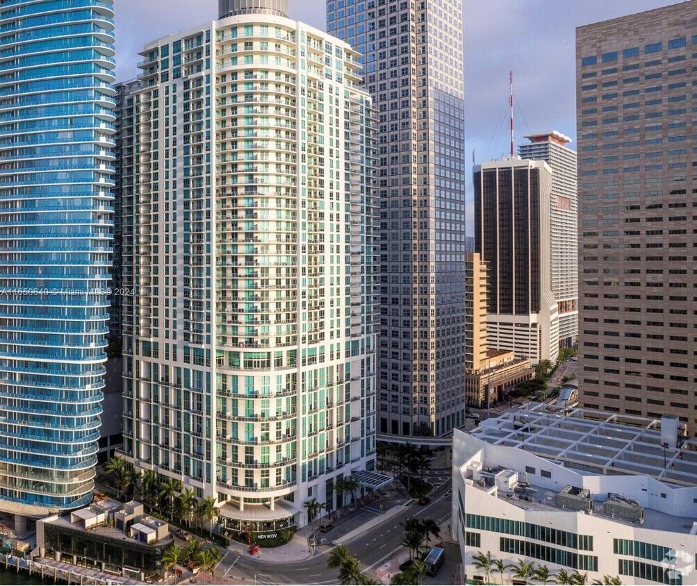 Primary Photo - 300 S Biscayne Blvd