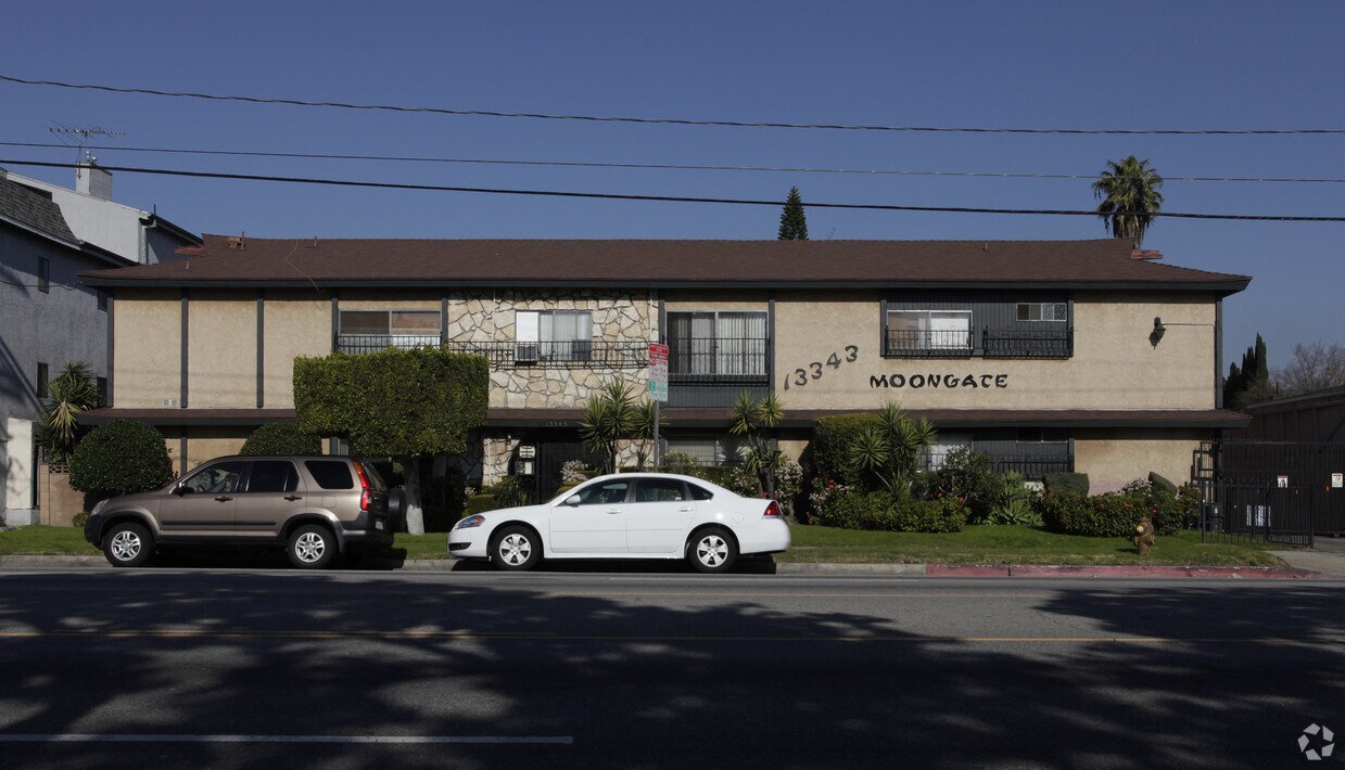 Building Photo - Moongate