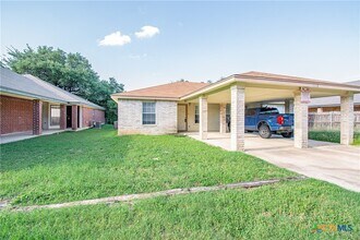 Building Photo - 1623 Pontotoc Trce