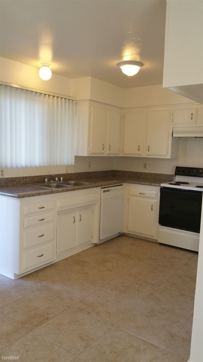 Foto del edificio - 2 br, 1.5 bath Townhome - 6412 Stockdale Hwy