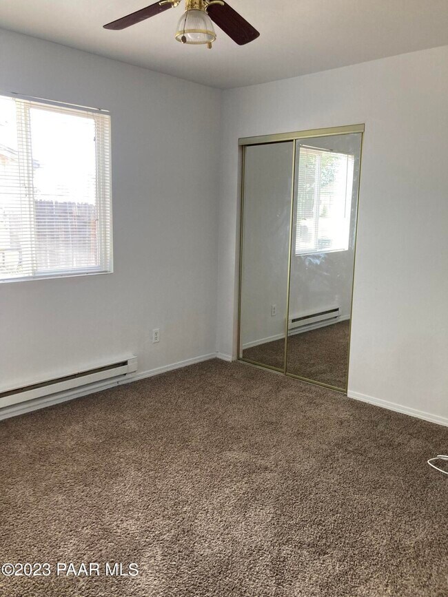 Building Photo - 3027 N Constance Dr