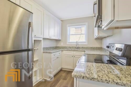 Building Photo - 2871 Knollview Dr