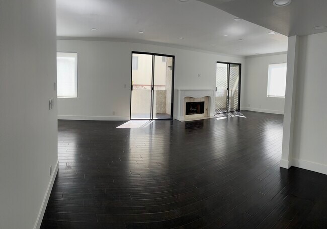 Foto del edificio - 10676 Wilkins Ave