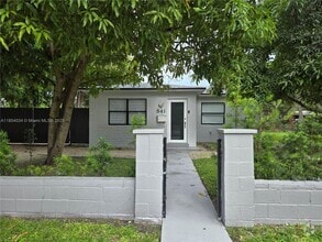 Building Photo - 841 S 24th Ave
