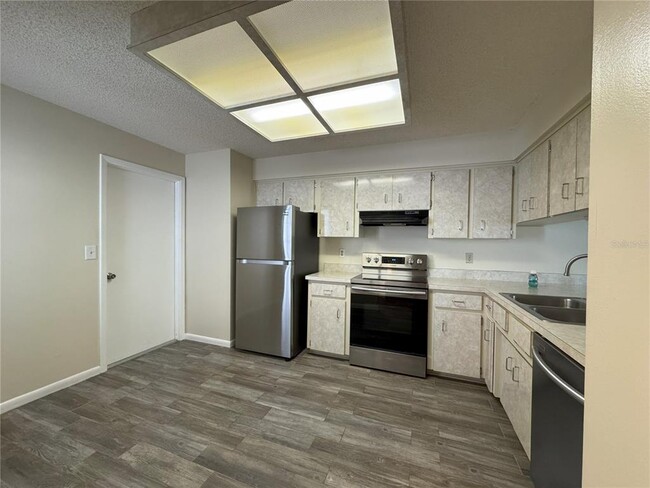 Building Photo - 6877 Culpepper Ct