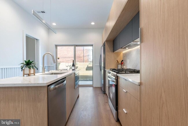 Building Photo - 2925 Master St