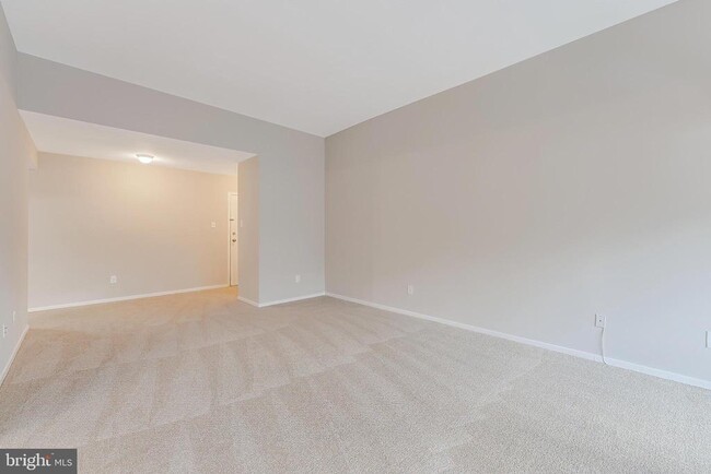 Foto del edificio - 1666 Parkcrest Cir