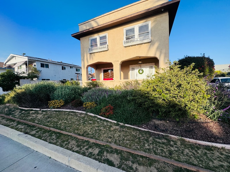 Foto principal - 2754 Kenwood Ave