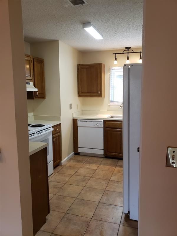 Building Photo - Riverfront Condo close to Downtown