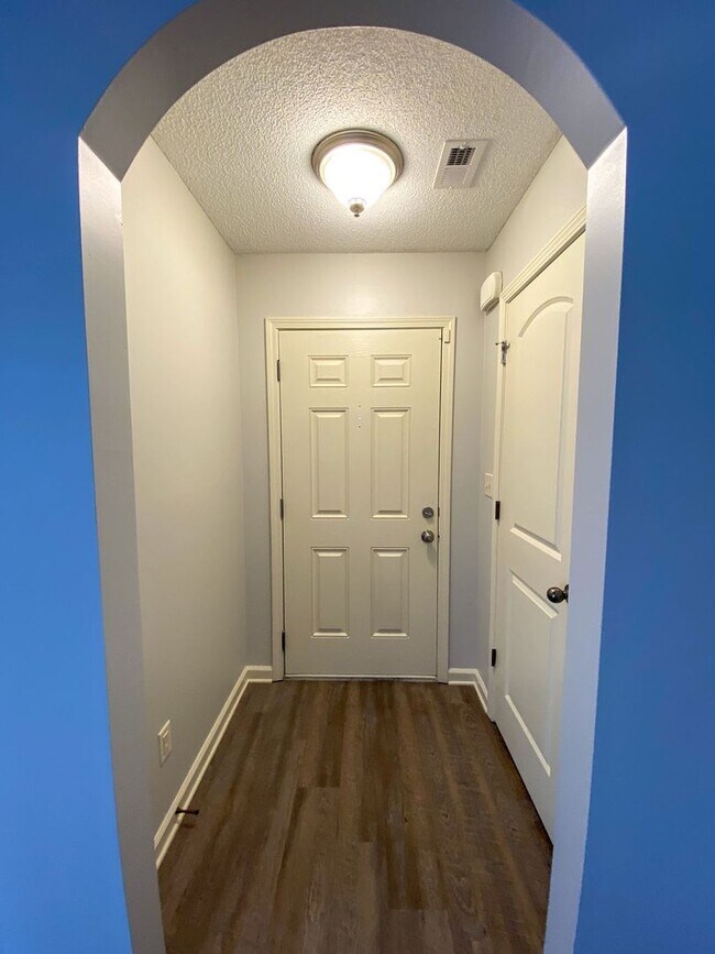 Photo - 3 bed, 2 bath with granite counters, ss ap... House