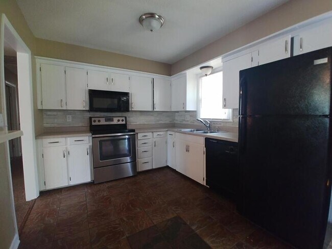 Foto del edificio - 5035 Overton Ave