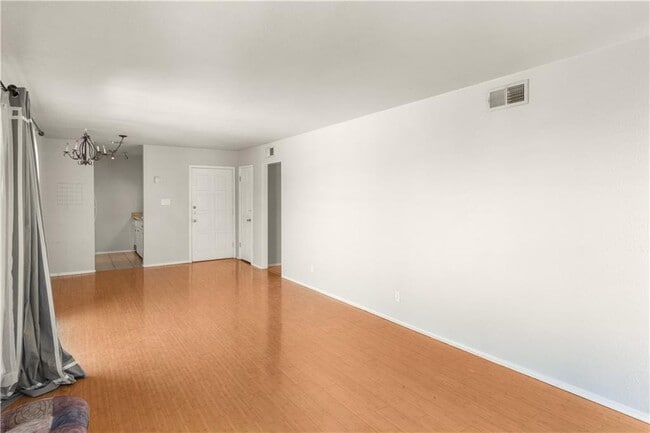 Building Photo - 3431 N Hills Dr