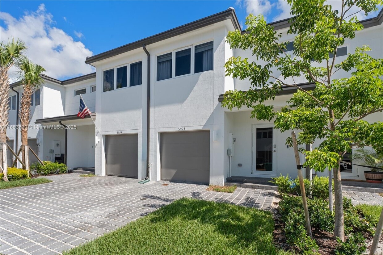 Foto principal - 5025 SW 37th St