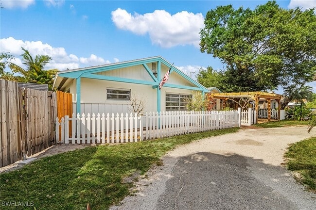 Building Photo - 1560 Maravilla Ave