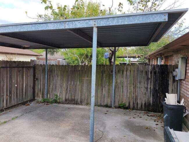 Building Photo - 12123 Sharpview Dr