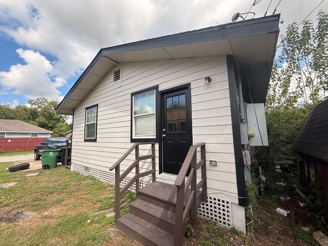Foto del edificio - 8432 Garland St
